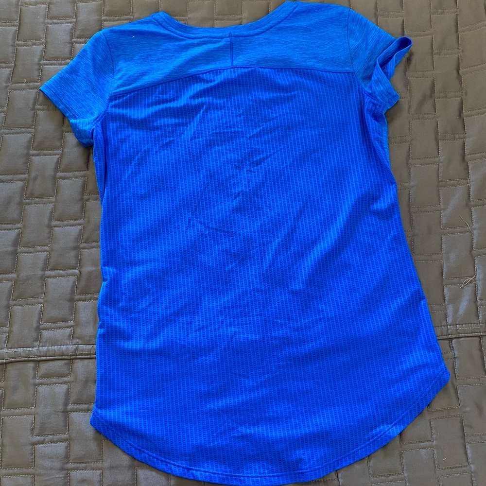 Under Armour top - Picture 2 of 2